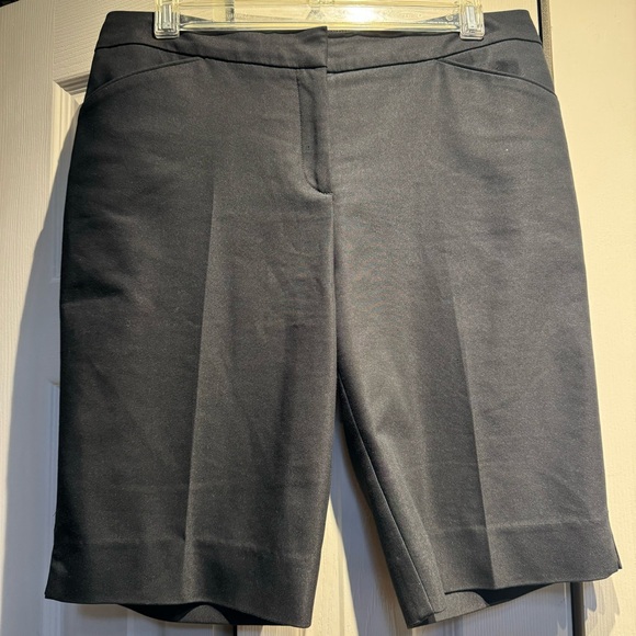 Chico’s Black So Slimming Shorts size 1 cotton poly blend Bermuda - Picture 4 of 4